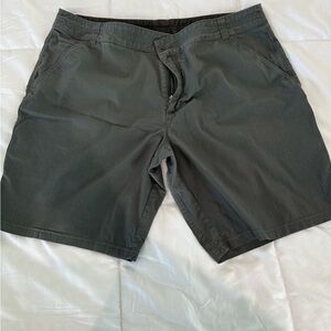 Kuhl RESISTOR™ LITE CHINO SHORT, size 40. Carbon